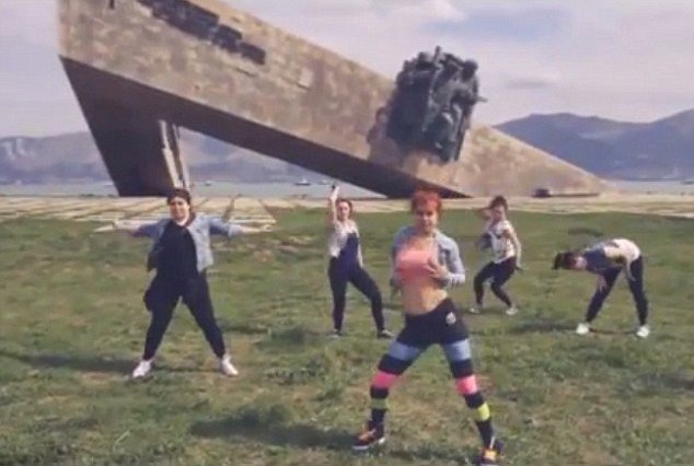 俄3女子二战纪念碑旁跳电臀舞被判入狱