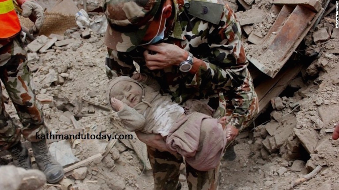 坚强！尼泊尔四个月大婴儿地震22小时后被救出