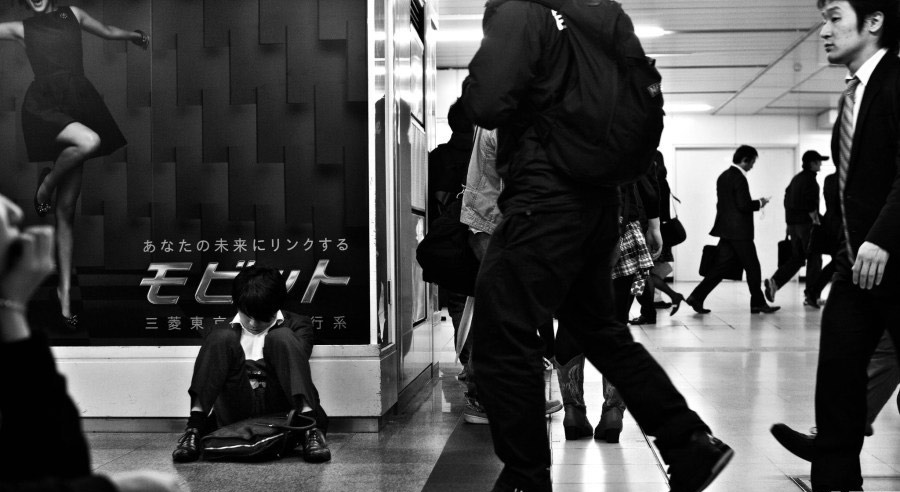 图片故事：日本工薪族的黑白世界