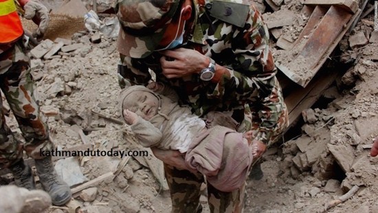 尼泊尔四个月大婴儿地震22小时后被救出