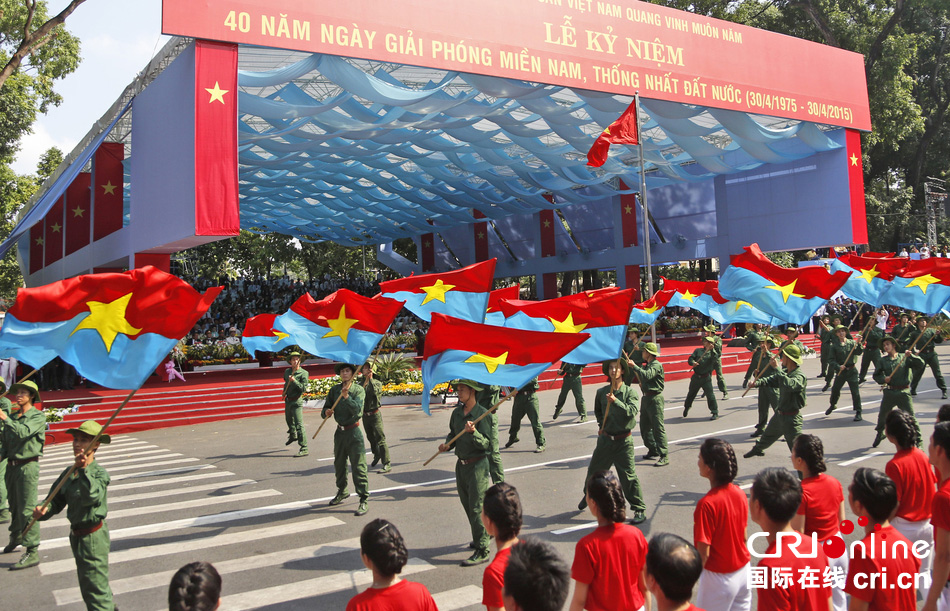 越南举行阅兵游行纪念越南战争结束40周年