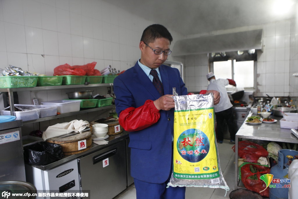 华山天价米饭如何炼成 网友称价格对得起挑夫
