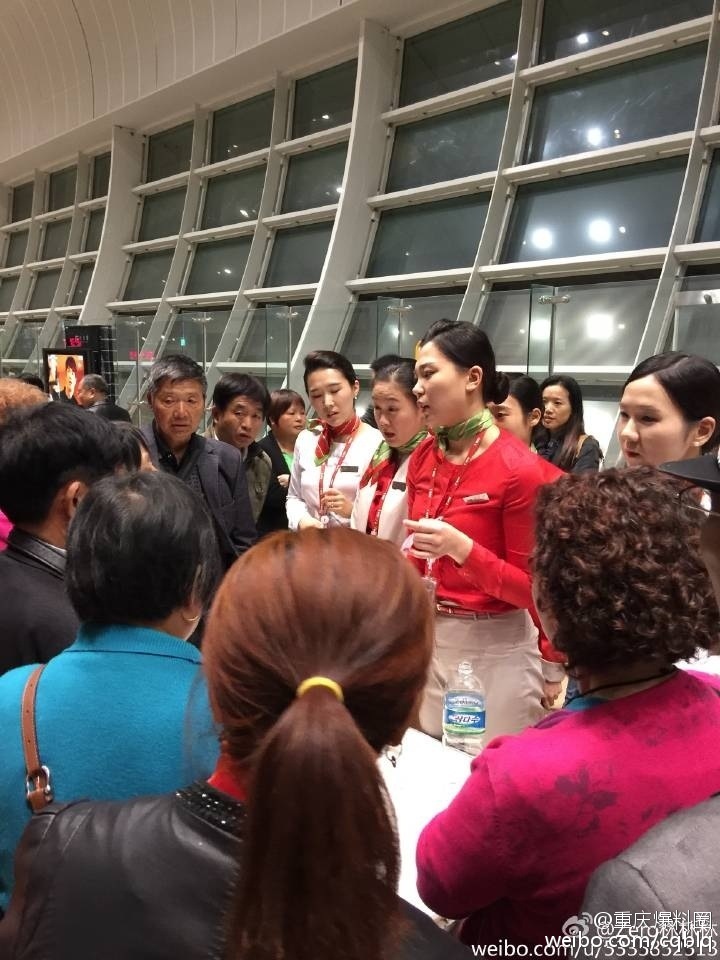 网曝韩国空姐殴打中国老人 打人后让大家安静