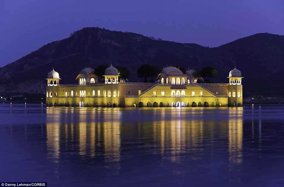沉寂两百年的印度“漂浮”宫殿