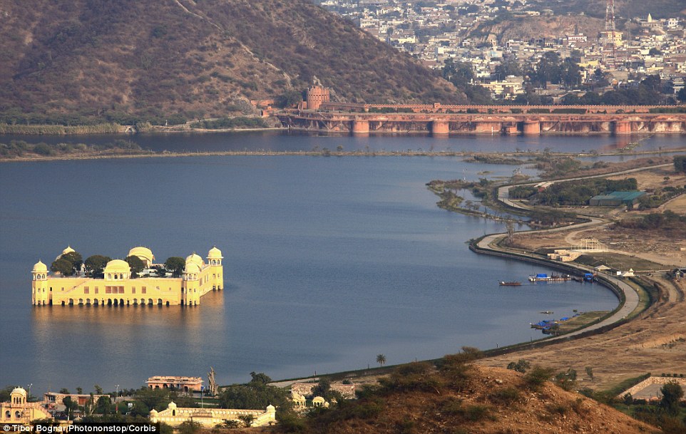 沉寂两百年的印度“漂浮”宫殿