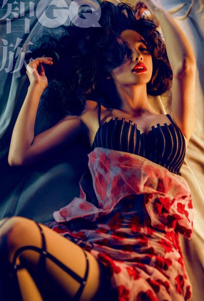 Angelababy最新写真性感撩人 大秀纤腰美腿