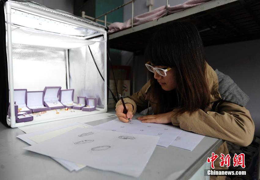 长春大学生开发“毕业首饰”受追捧