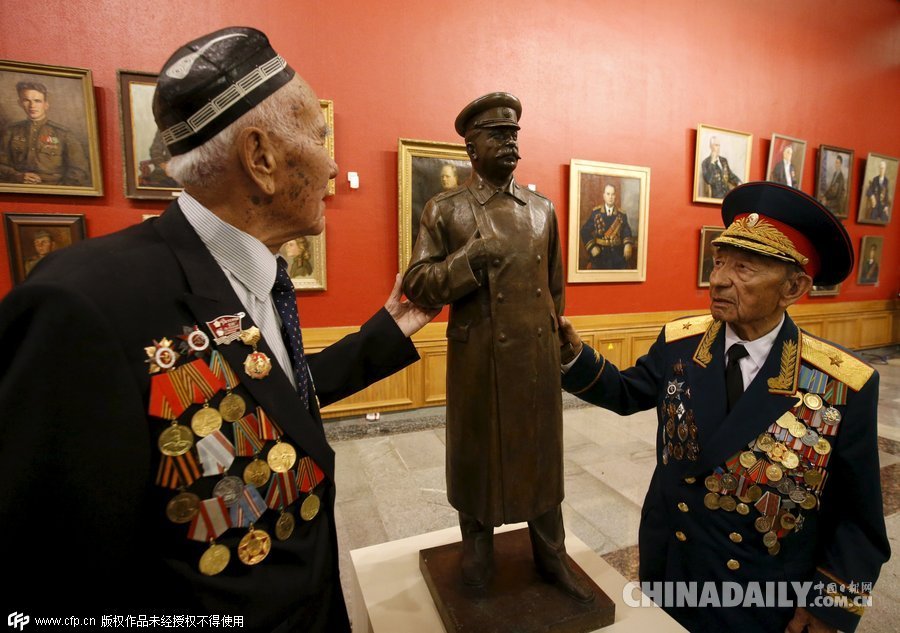 俄罗斯设立前苏联领导人斯大林形象标牌 迎接胜利日