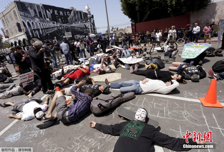 洛杉矶民众“躺尸”示威 抗议警察射杀流浪汉