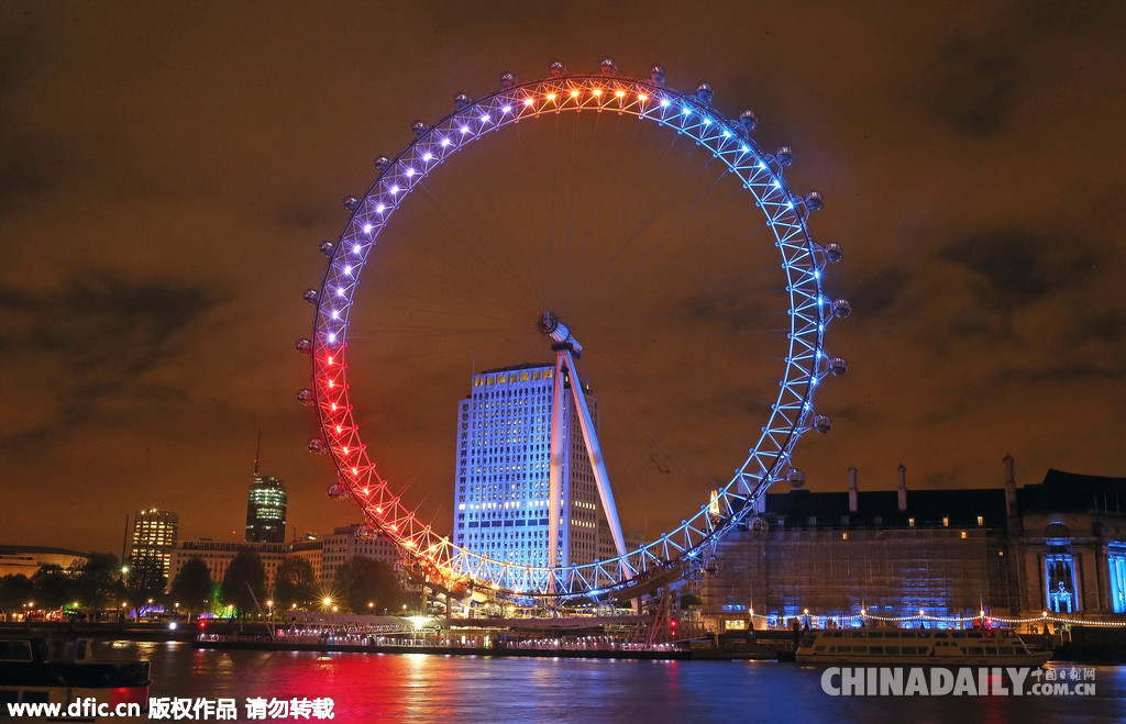 伦敦眼为英国大选亮灯 不同颜色代表各个党派