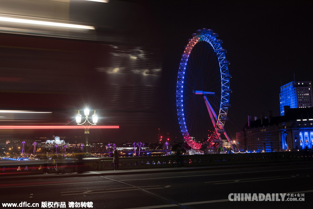 伦敦眼为英国大选亮灯 不同颜色代表各个党派