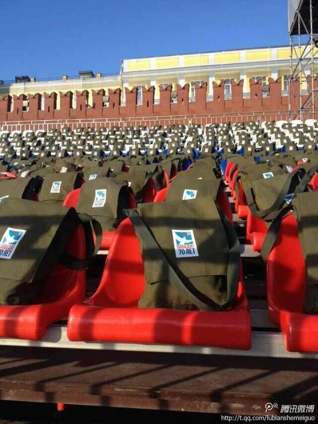 网友拍摄俄罗斯红场外待检阅坦克集结