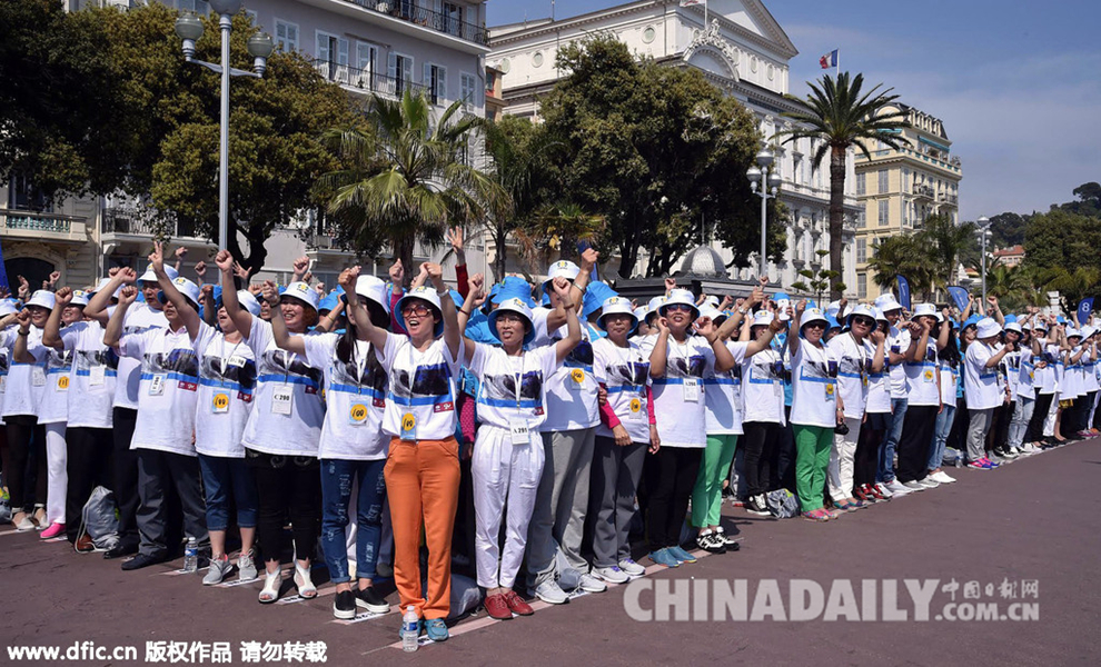 中国土豪公司迎20周年 6400名员工游法国“震惊”欧洲