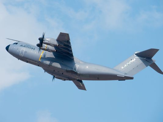 一架空客A400M军用运输机在西班牙塞维利亚坠毁