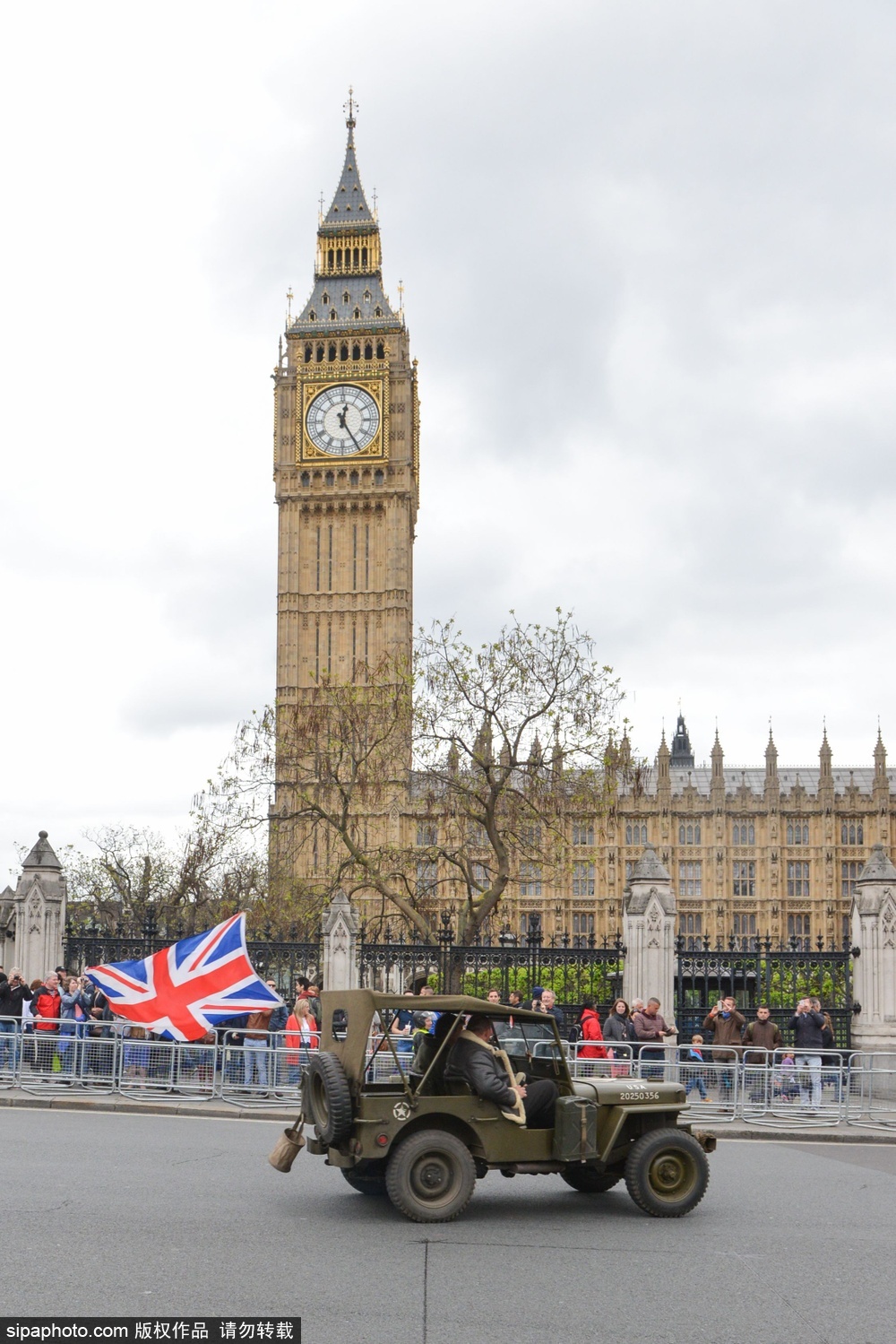 伦敦大本钟亮“V”字灯 纪念二战欧洲胜利日70周年