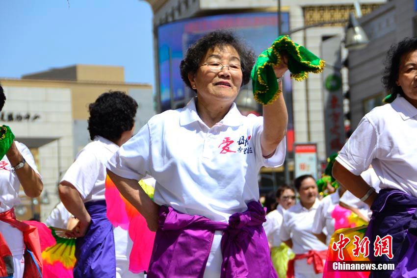 母亲节长春“妈妈团”街头快闪