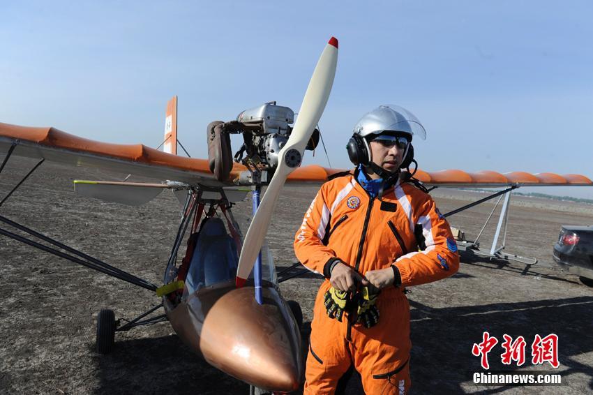 男子自造飞机实现“飞天梦”