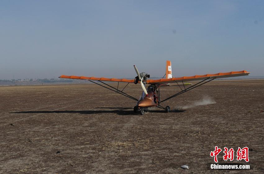 男子自造飞机实现“飞天梦”