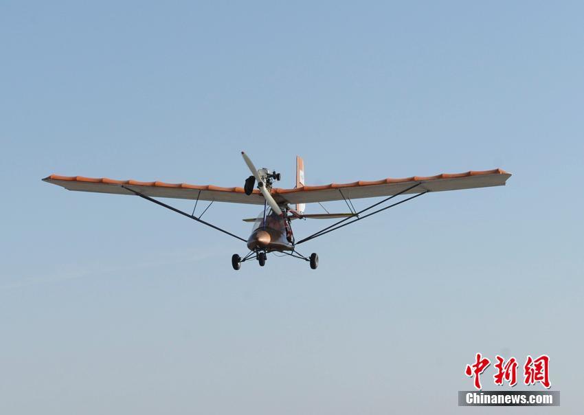 男子自造飞机实现“飞天梦”