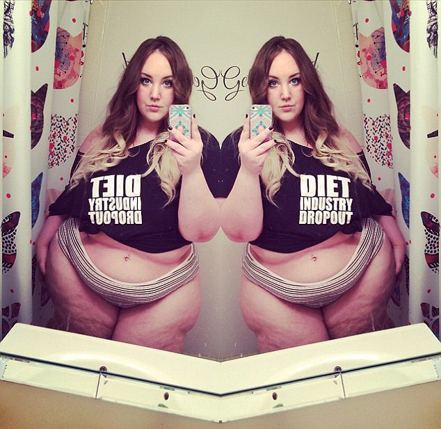 加拿大肥胖女子网上自曝情趣内衣照