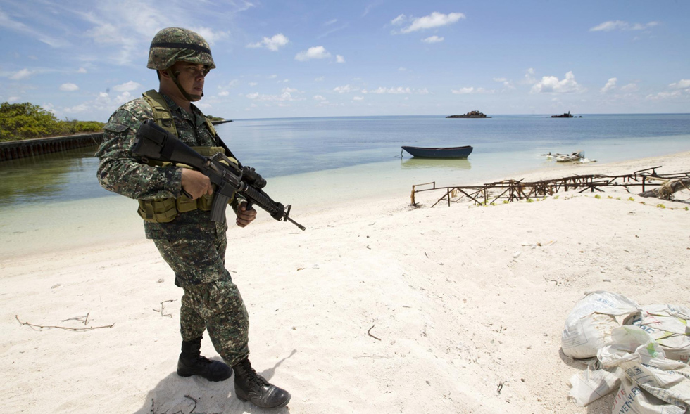 菲律宾军方总参谋长率记者登南沙中业岛