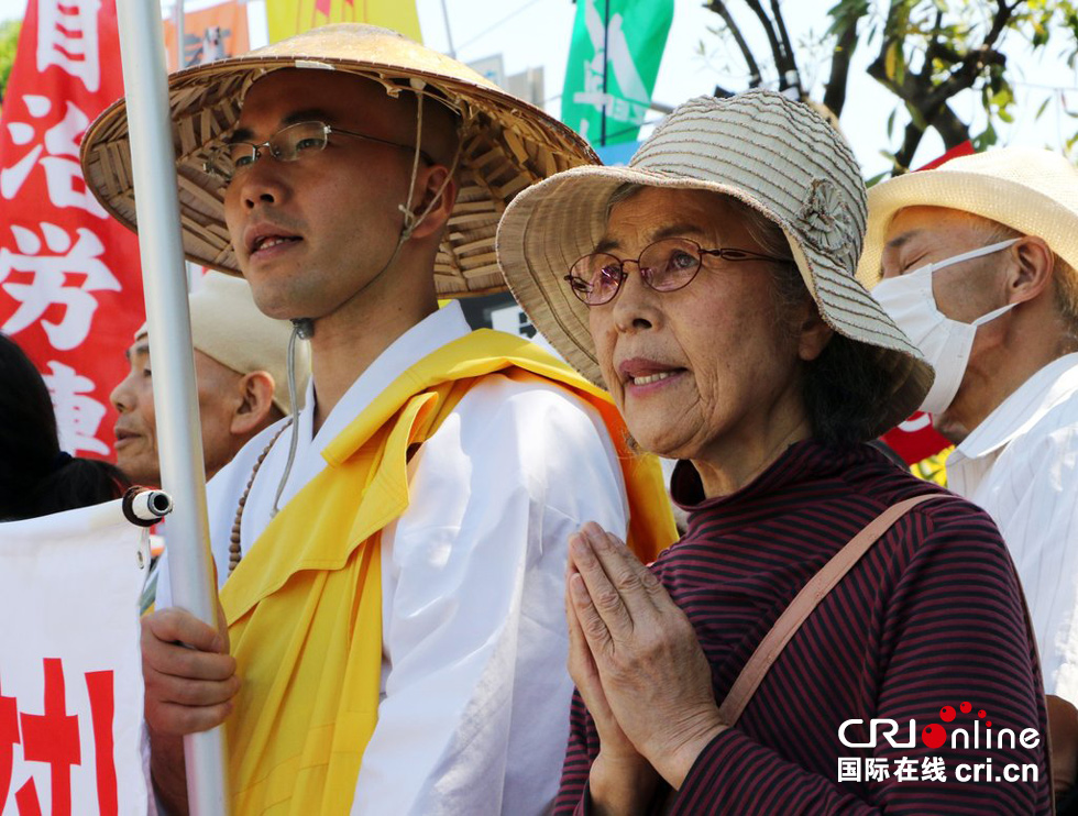 日本民众示威抗议安倍政府解禁集体自卫权