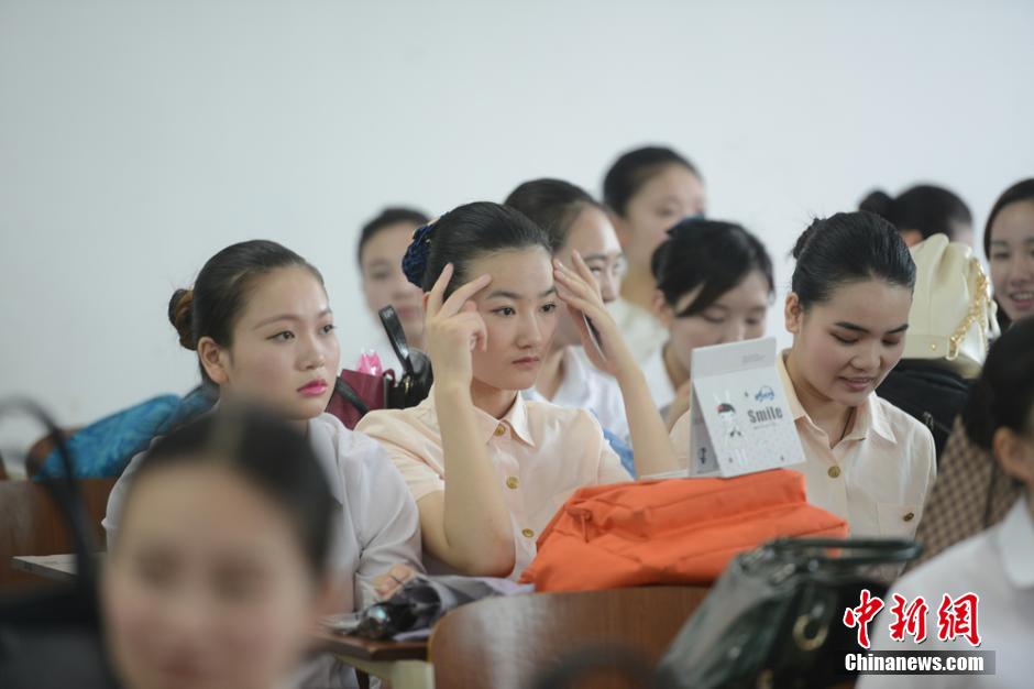 航空公司长沙招聘 近三百美女追逐“蓝天梦”