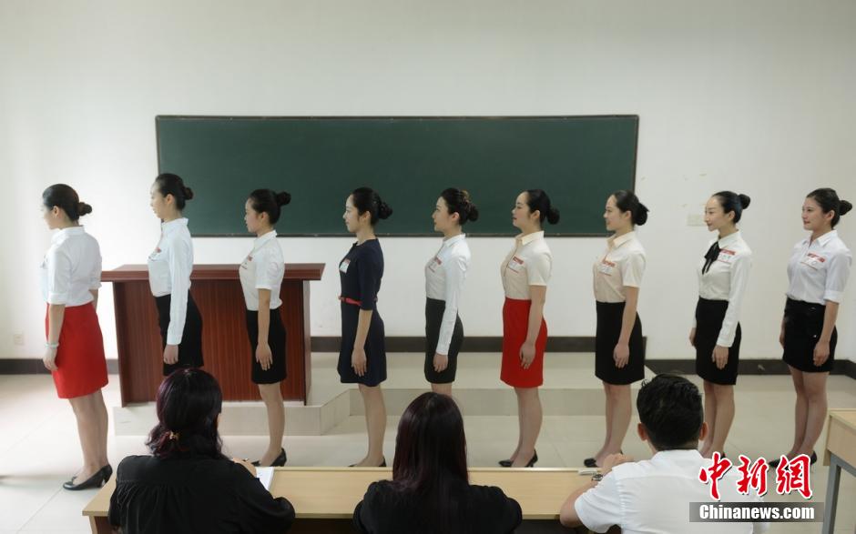 航空公司长沙招聘 近三百美女追逐“蓝天梦”