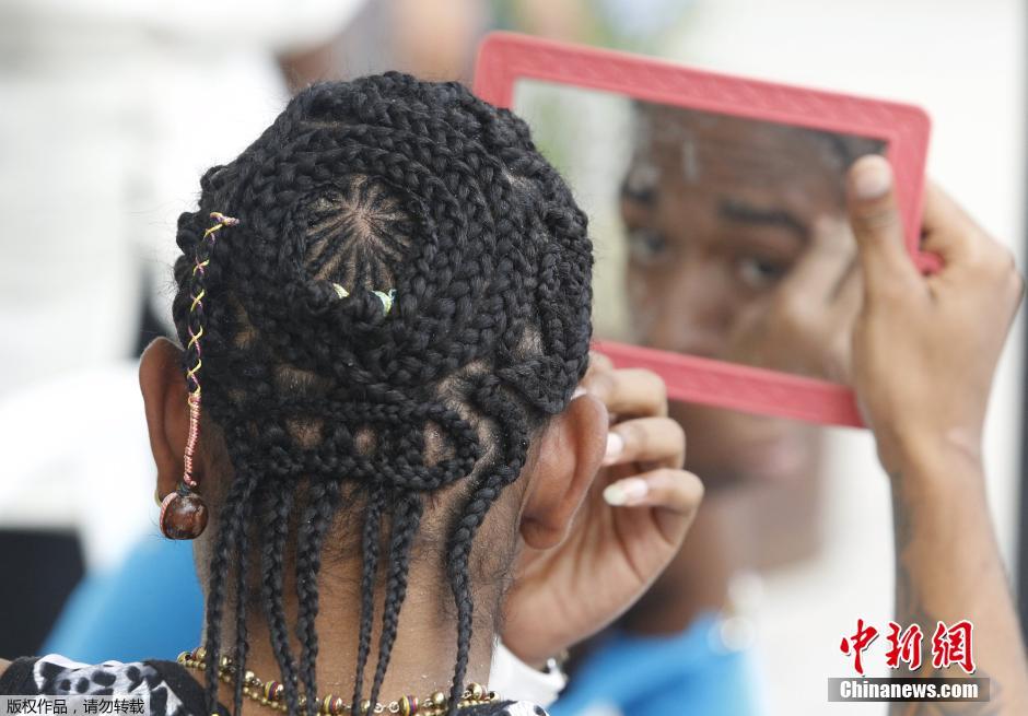 哥伦比亚举办非洲式发型比赛 复杂小辫儿江湖比拼