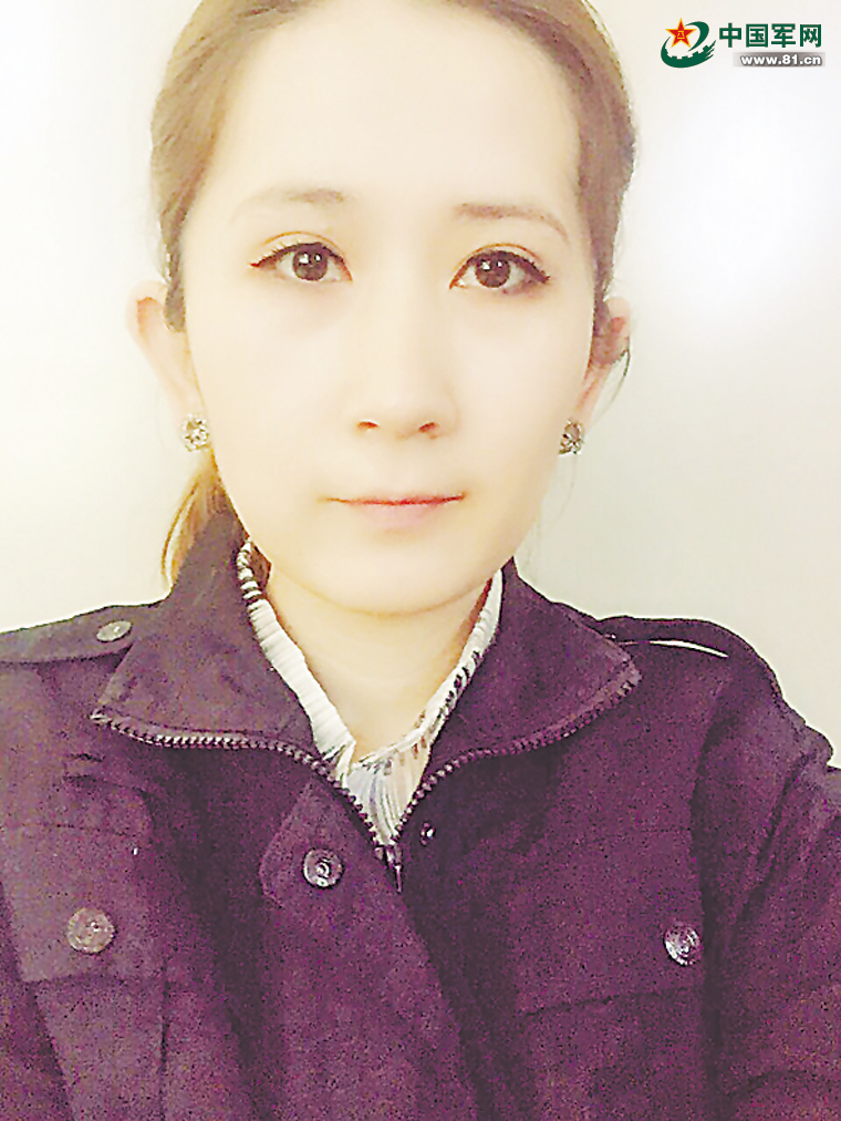 海军首批维族女兵今朝风采 漂亮又能干