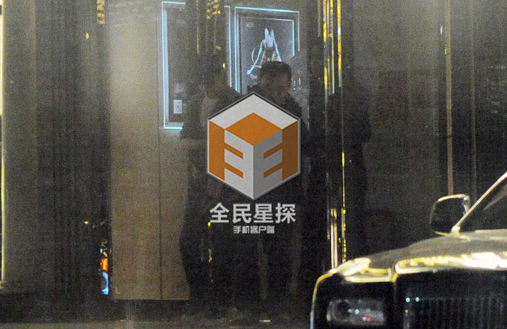 冯绍峰夜会嫩模疑交新欢 模特出身演员兼歌手