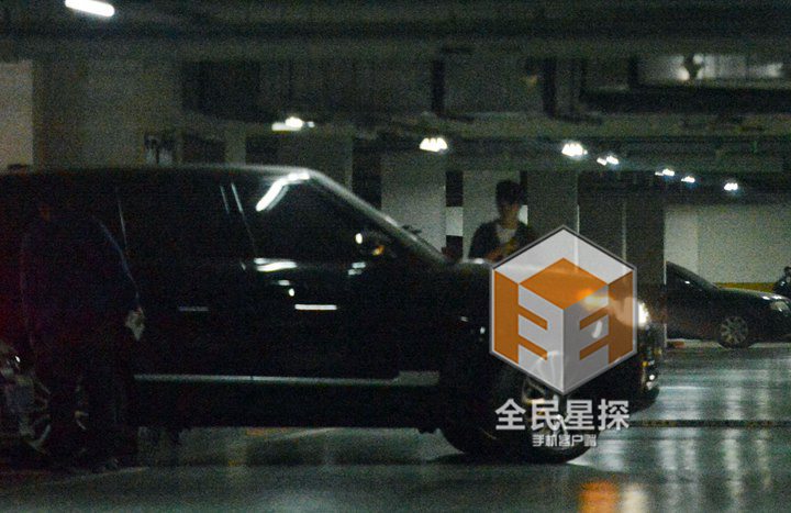 冯绍峰夜会嫩模疑交新欢 模特出身演员兼歌手