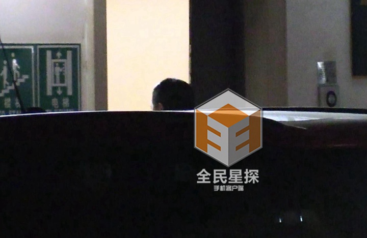 冯绍峰夜会嫩模疑交新欢 模特出身演员兼歌手