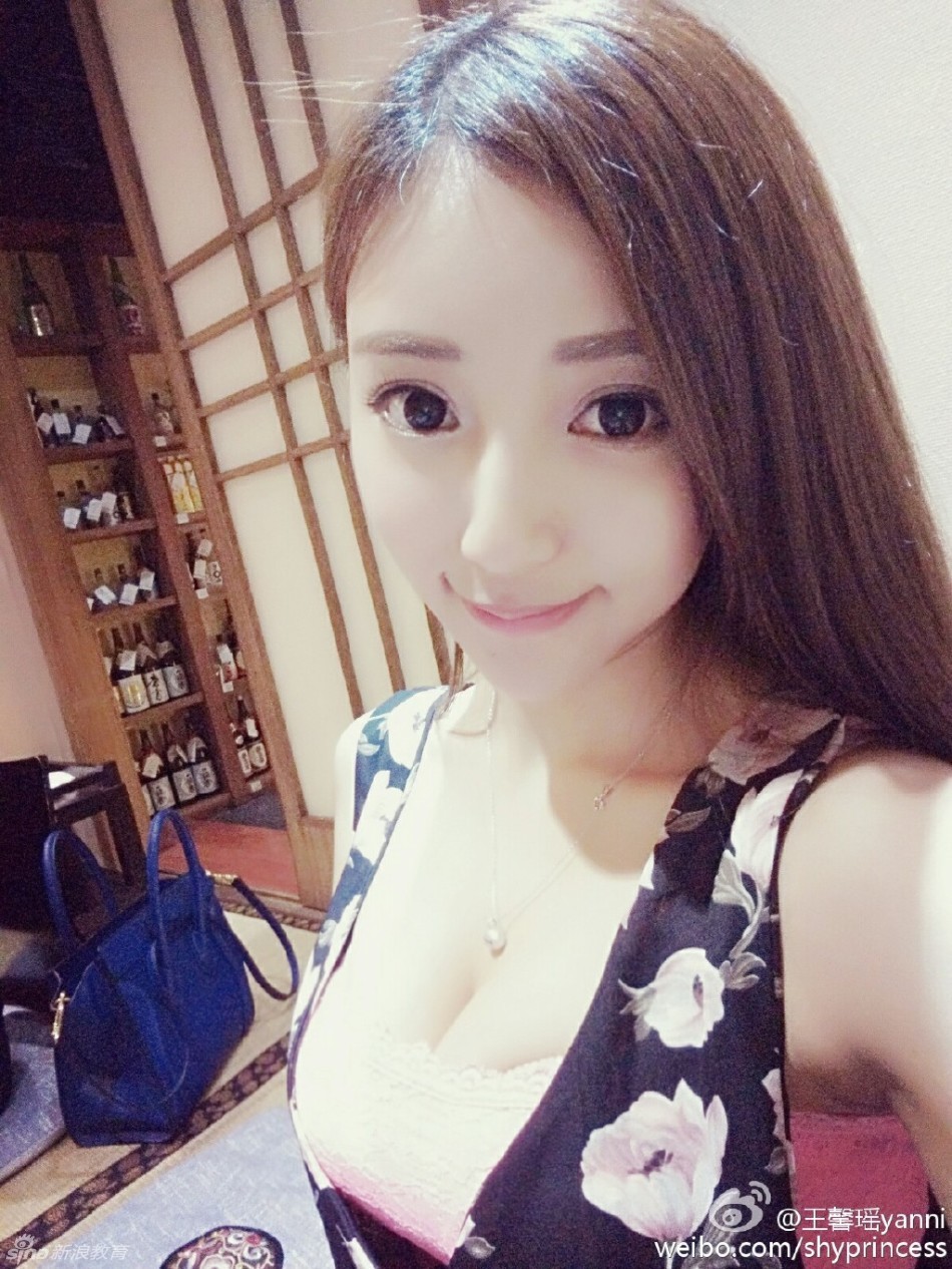 美艳90后校花被赞长腿“梦中情人”