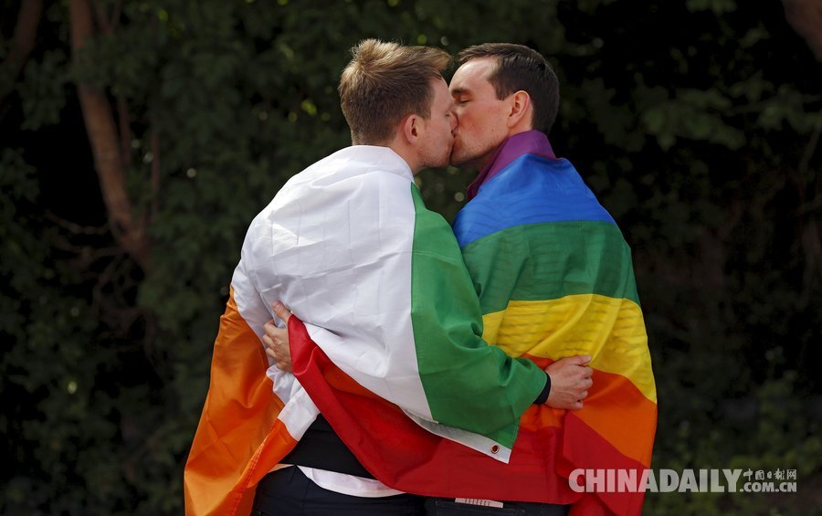 爱尔兰公投同意同性婚姻合法 民众欢庆[3]