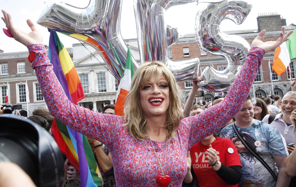 爱尔兰公投同意同性婚姻合法 民众欢庆