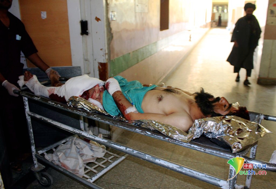阿富汗南部发生自杀式袭击 造成70余人受伤
