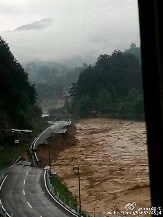 贵州雷山突降暴雨引发洪灾 3座大桥被冲毁