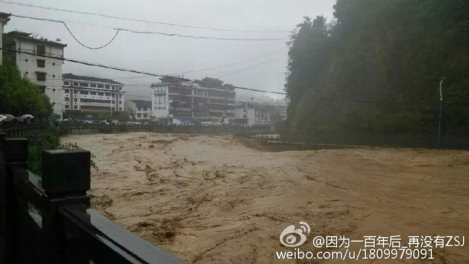 贵州雷山突降暴雨引发洪灾 3座大桥被冲毁