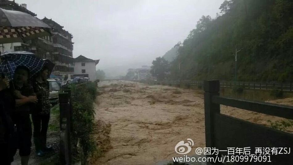 贵州雷山突降暴雨引发洪灾 3座大桥被冲毁
