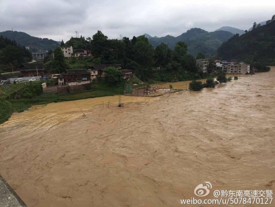 贵州雷山突降暴雨引发洪灾 3座大桥被冲毁