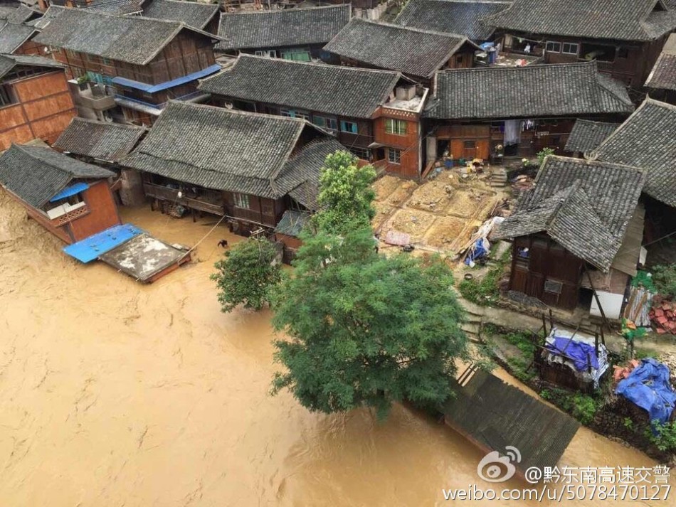 贵州雷山突降暴雨引发洪灾 3座大桥被冲毁