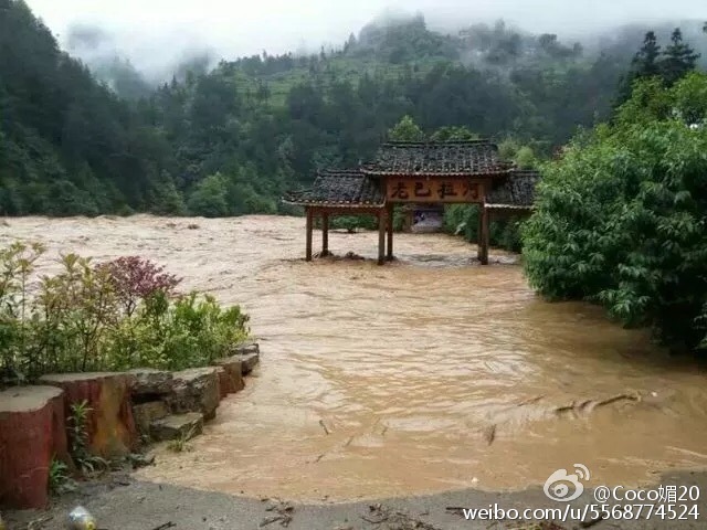 贵州雷山突降暴雨引发洪灾 3座大桥被冲毁