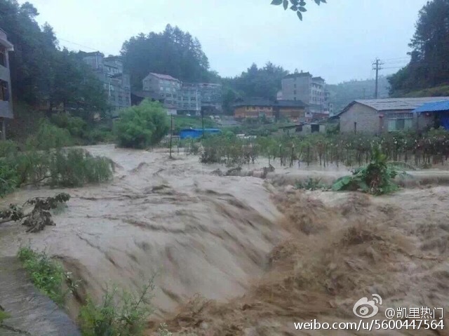 贵州雷山突降暴雨引发洪灾 3座大桥被冲毁