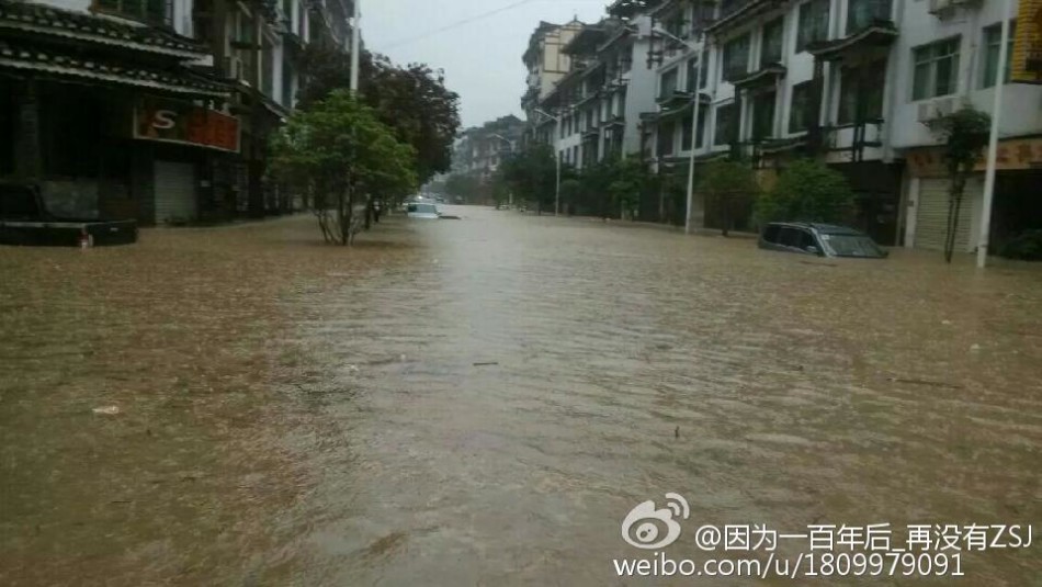 贵州雷山突降暴雨引发洪灾 3座大桥被冲毁