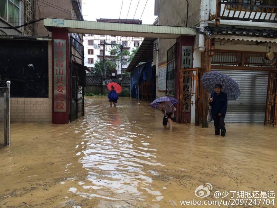 贵州雷山突降暴雨引发洪灾 3座大桥被冲毁