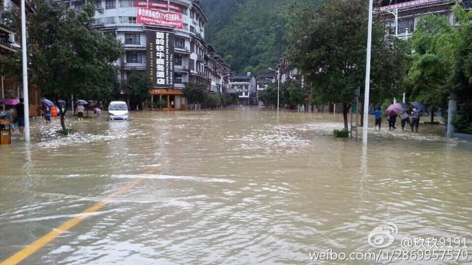 贵州雷山突降暴雨引发洪灾 3座大桥被冲毁