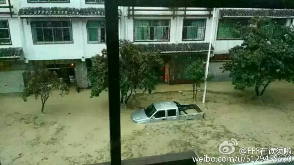 贵州雷山突降暴雨引发洪灾 3座大桥被冲毁
