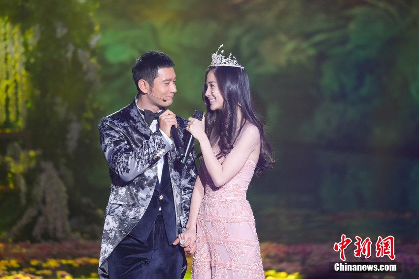 黄晓明与Angelababy成婚 恋爱过程甜蜜回顾