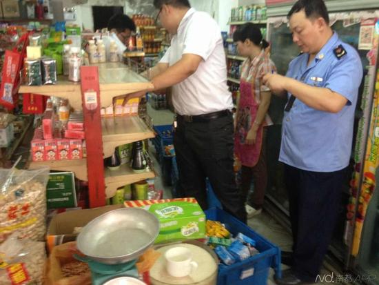 东莞多家超市内饮料遭人为投毒 已1死4伤